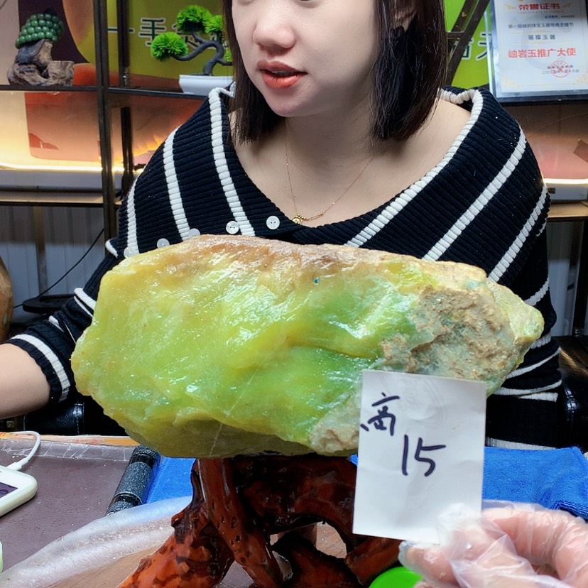 【闪购商品】未镶嵌蛇纹石玉原石禄*