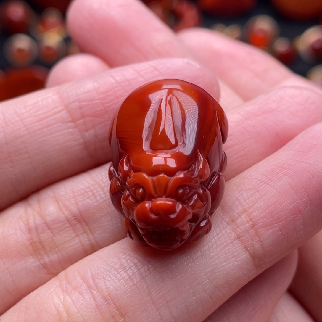 南红玛瑙未镶嵌珠宝奇石貔貅吊坠