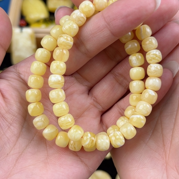 琥珀珠宝奇石未镶嵌琥珀，多样性发其一