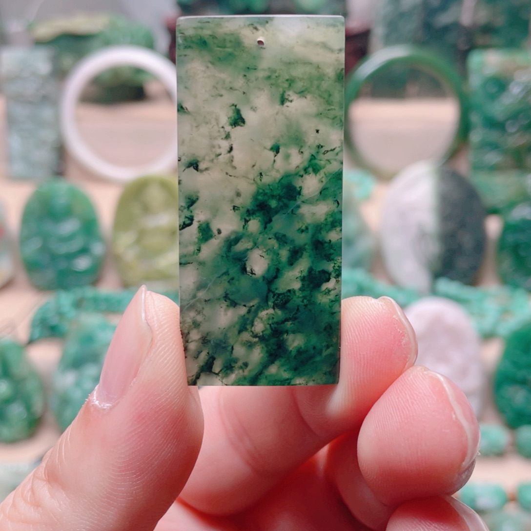 独山玉未镶嵌颈饰