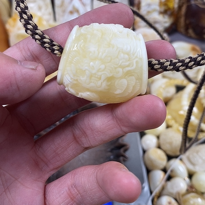 琥珀裸石未镶嵌我