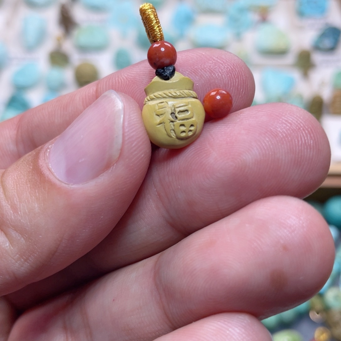 南红玛瑙配饰未镶嵌