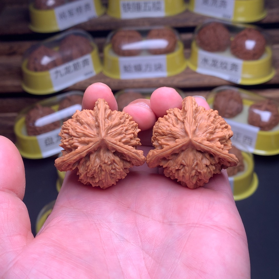 文玩核桃吊坠宛****）盘龙虎头奔