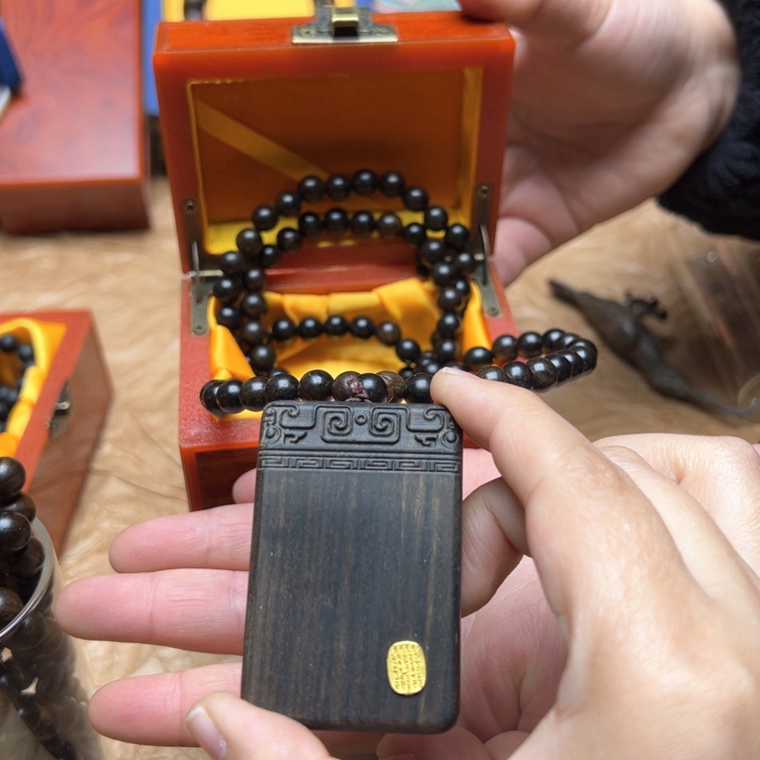 大叶紫檀（黑酸枝木类）