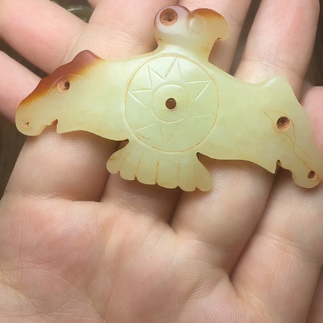 绘***角未镶嵌和田玉挂件