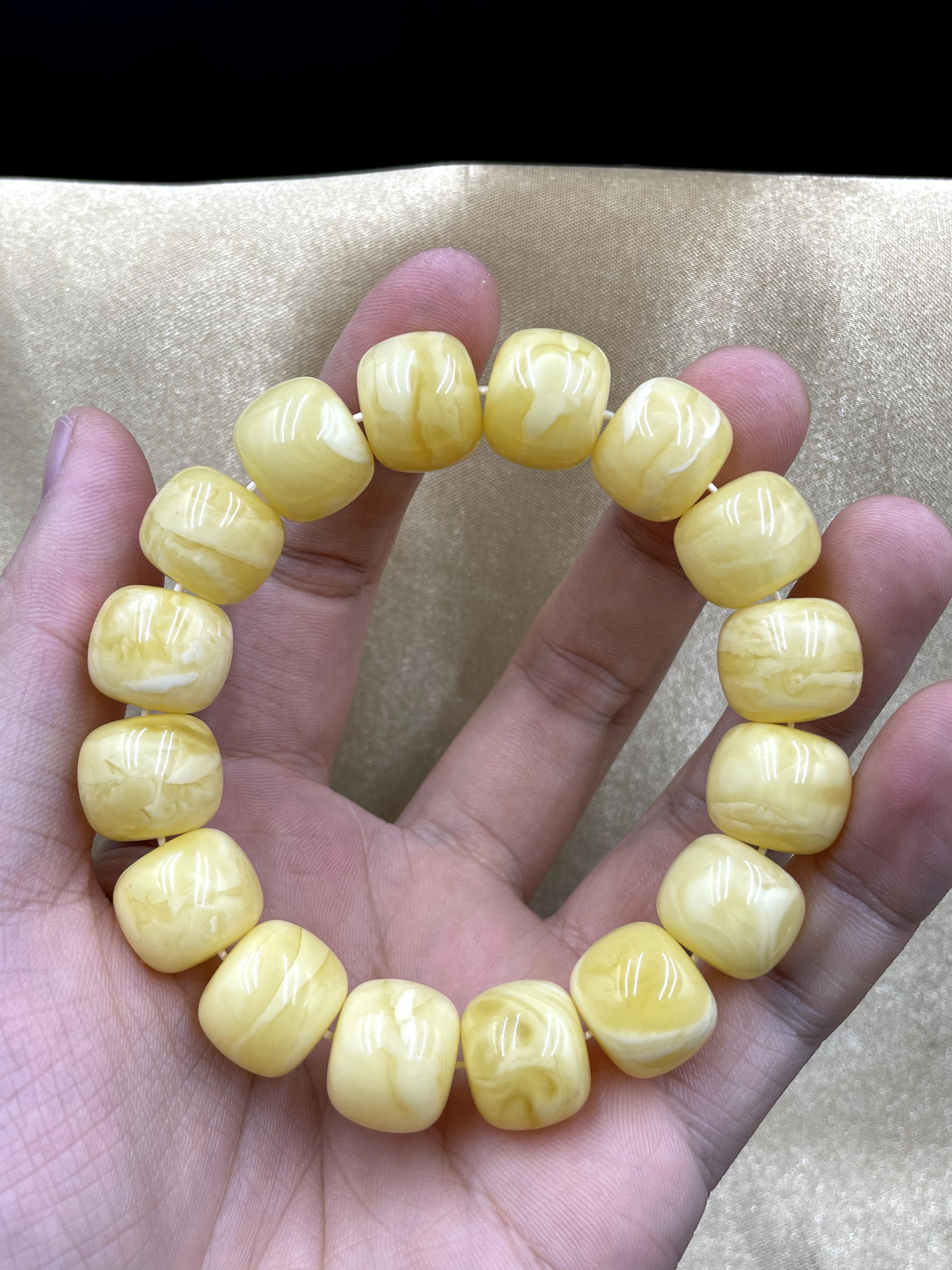 原矿高品质俄料蜜蜡手串 精工老型尺寸15+器型规整蜡质非常的饱满