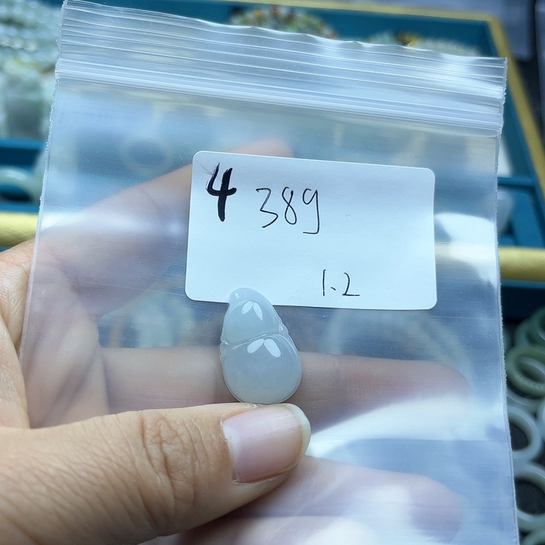 翡翠未镶嵌颈饰不退