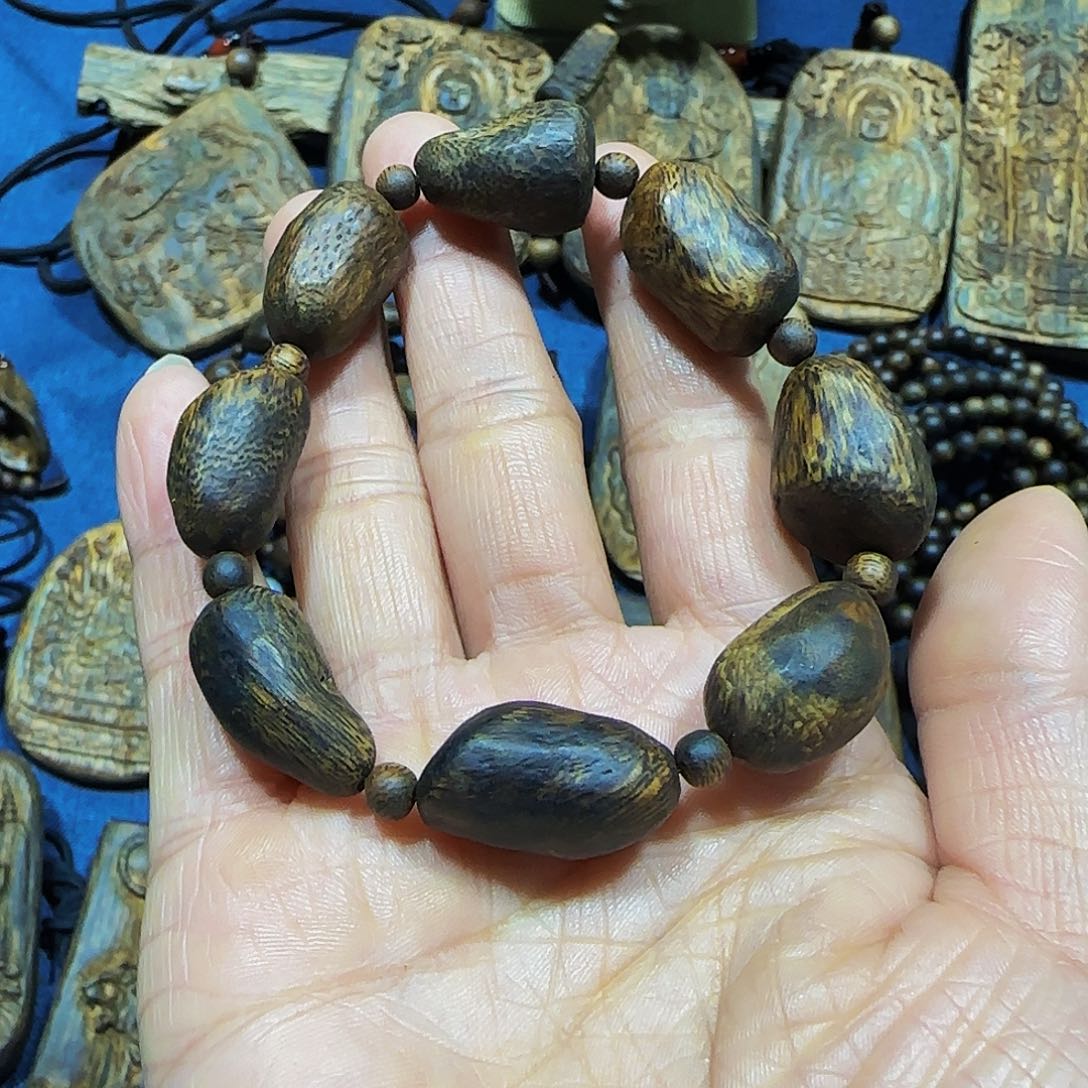 东***边沉香沉香碎屑海南白奇乌身老料树丁瘤疤14.5克