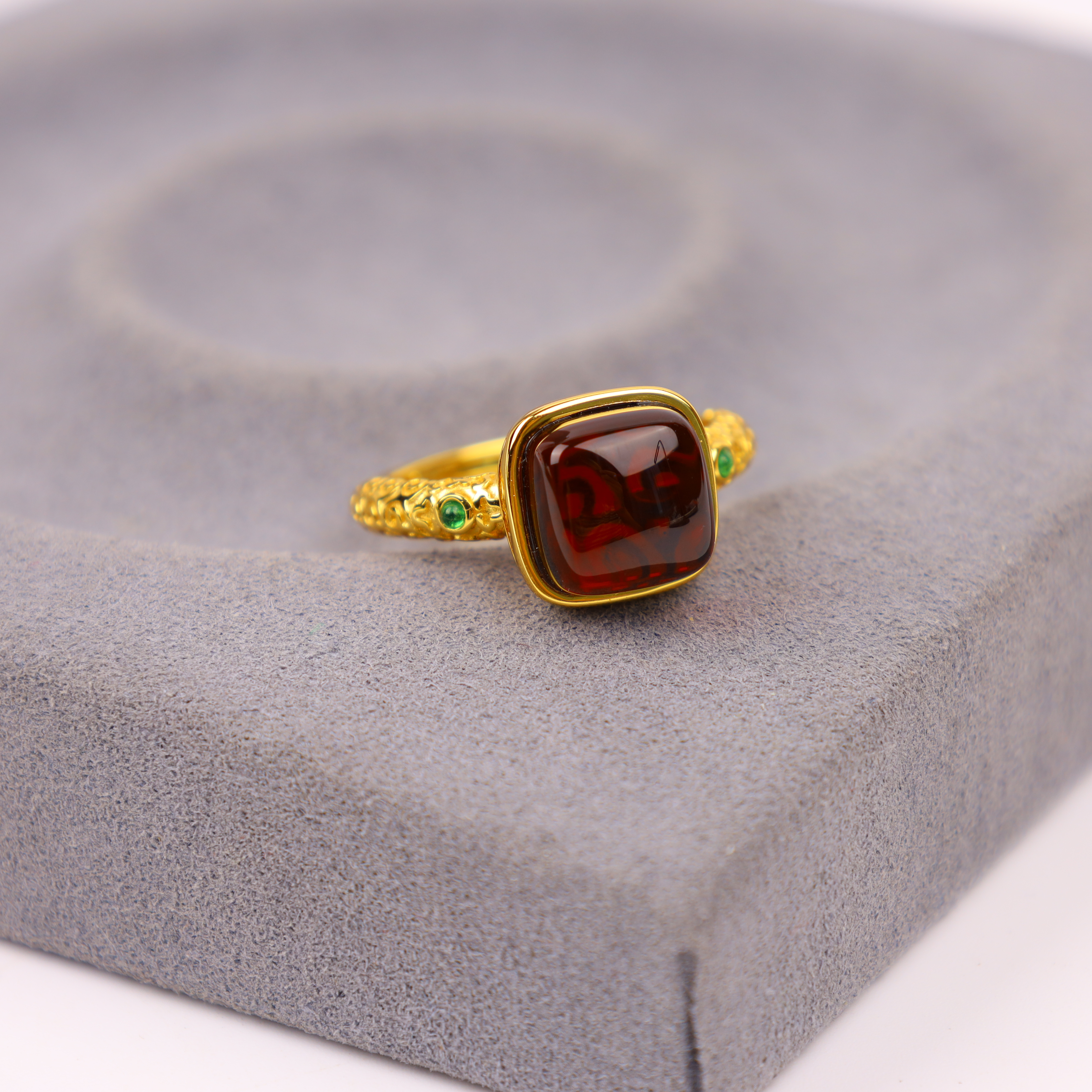 【心如珠宝赐福】浪花 血珀方块戒指 250512167713