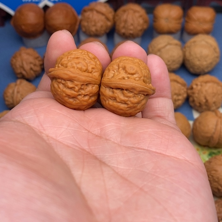 文玩核桃把件玉石方尊