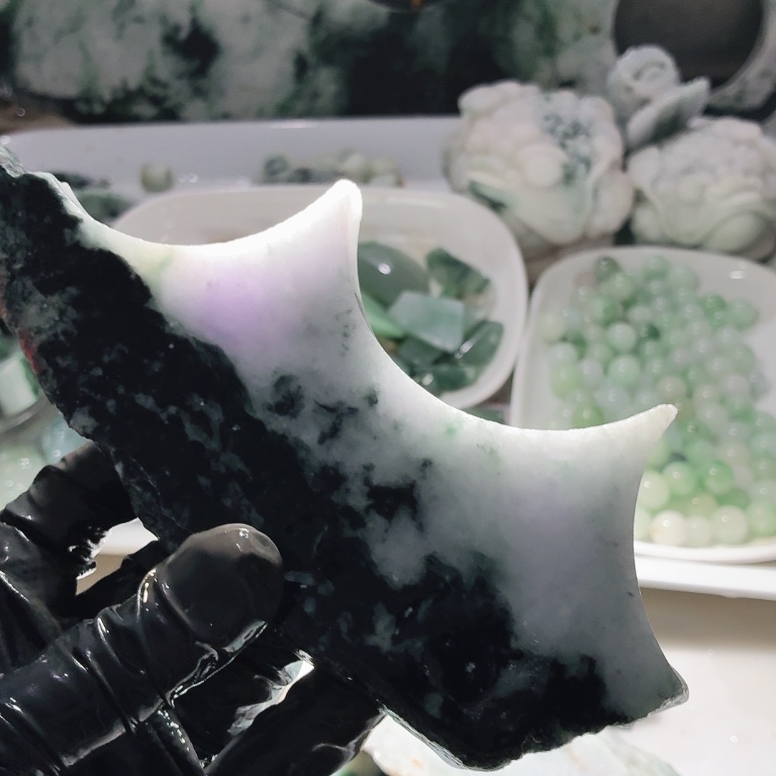 翡翠未镶嵌颈饰边角料