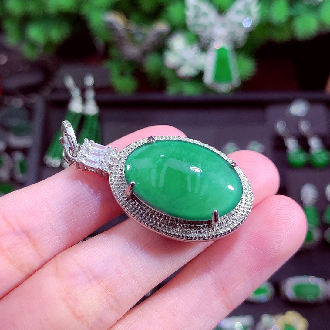 颈饰未镶嵌翡翠天然