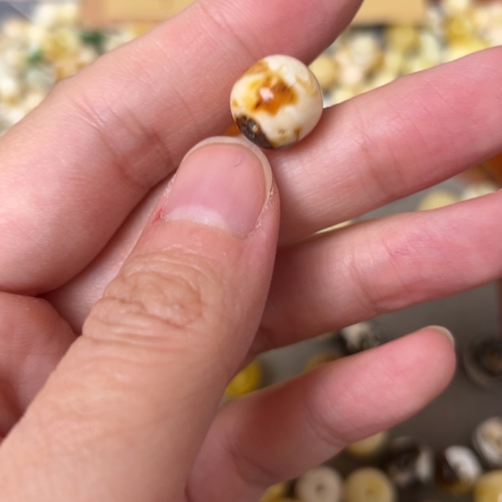 蜜蜡未镶嵌裸石11.1mm一个