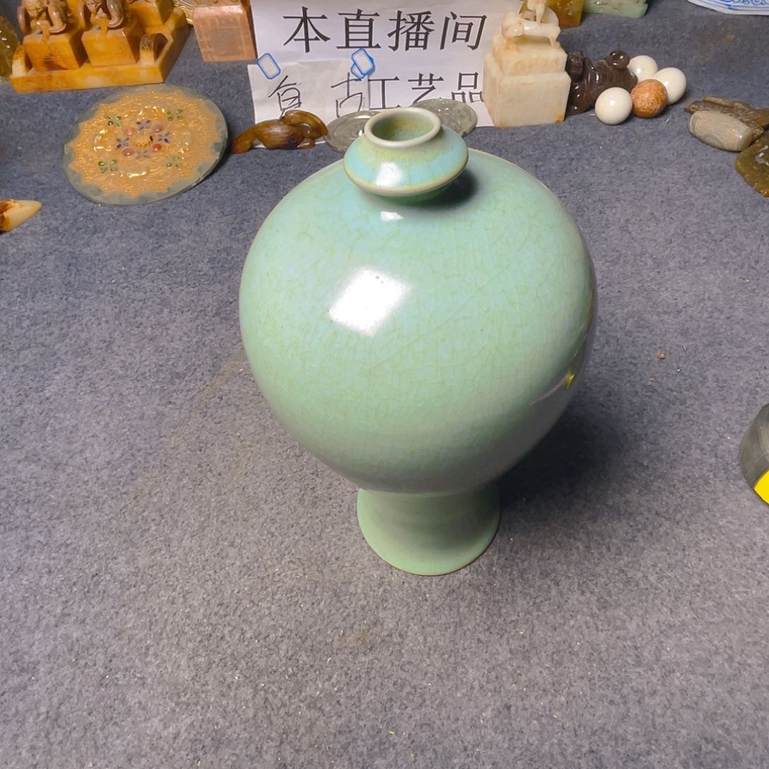 碟坎坎坷坷地走过这条小路