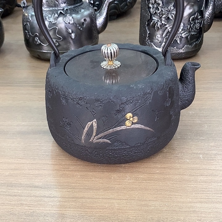 1镶嵌兰花竹子砂铁壶1400毫升纯手工