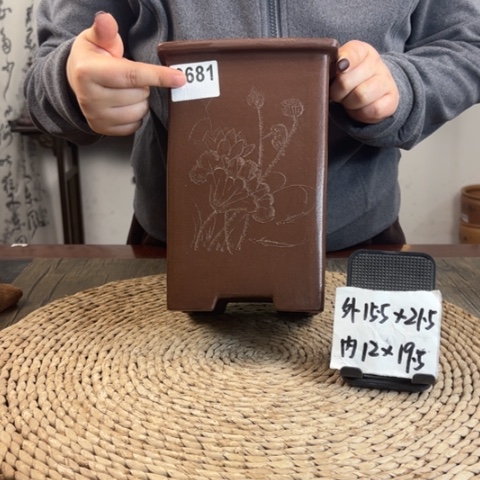 紫砂花盆紫玉金砂荷花刻绘僧帽签筒0681