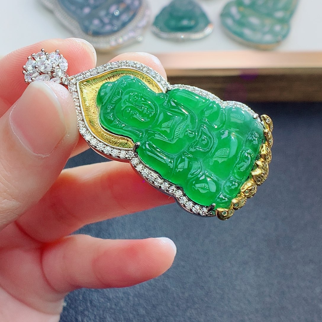 翡翠颈饰未镶嵌翡翠