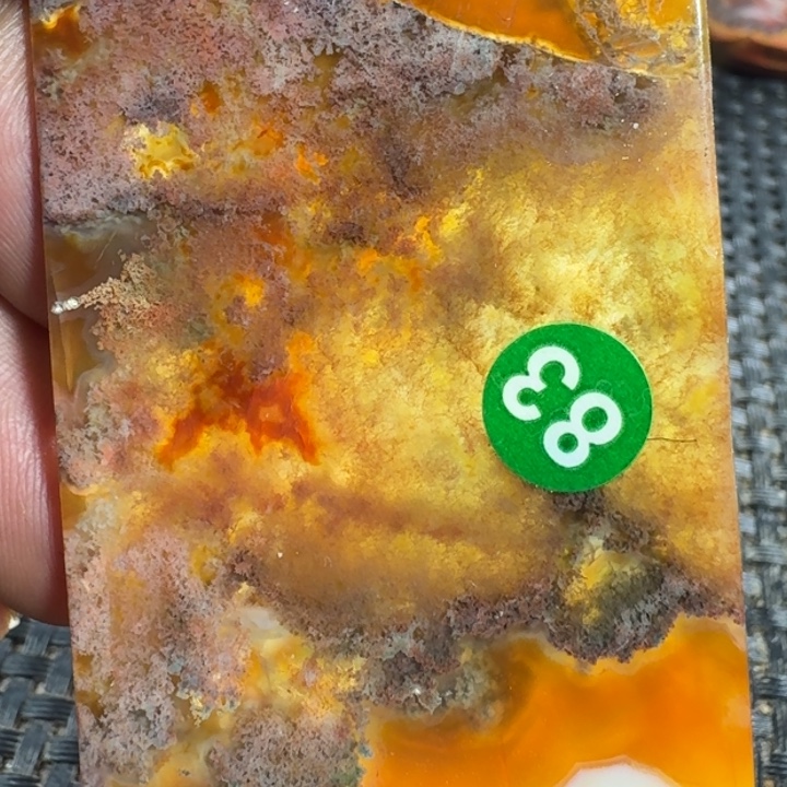 邢***彪玛瑙/玉髓未镶嵌颈饰