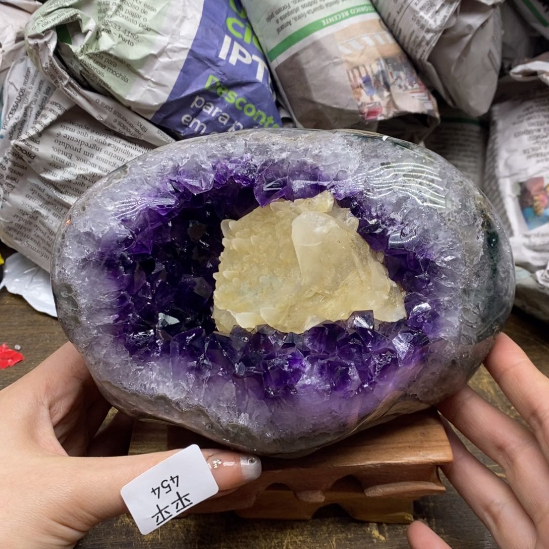 水晶乌拉圭未镶嵌