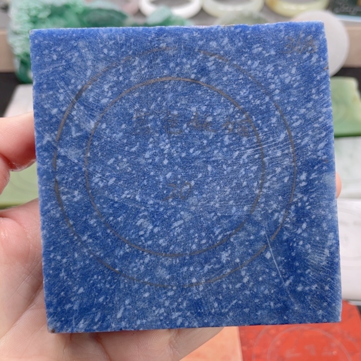 石英质玉未镶嵌手镯定制