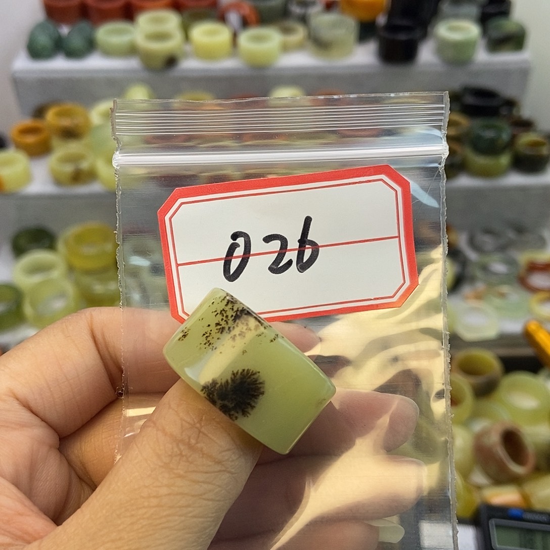 真***信蛇纹石玉未镶嵌戒指