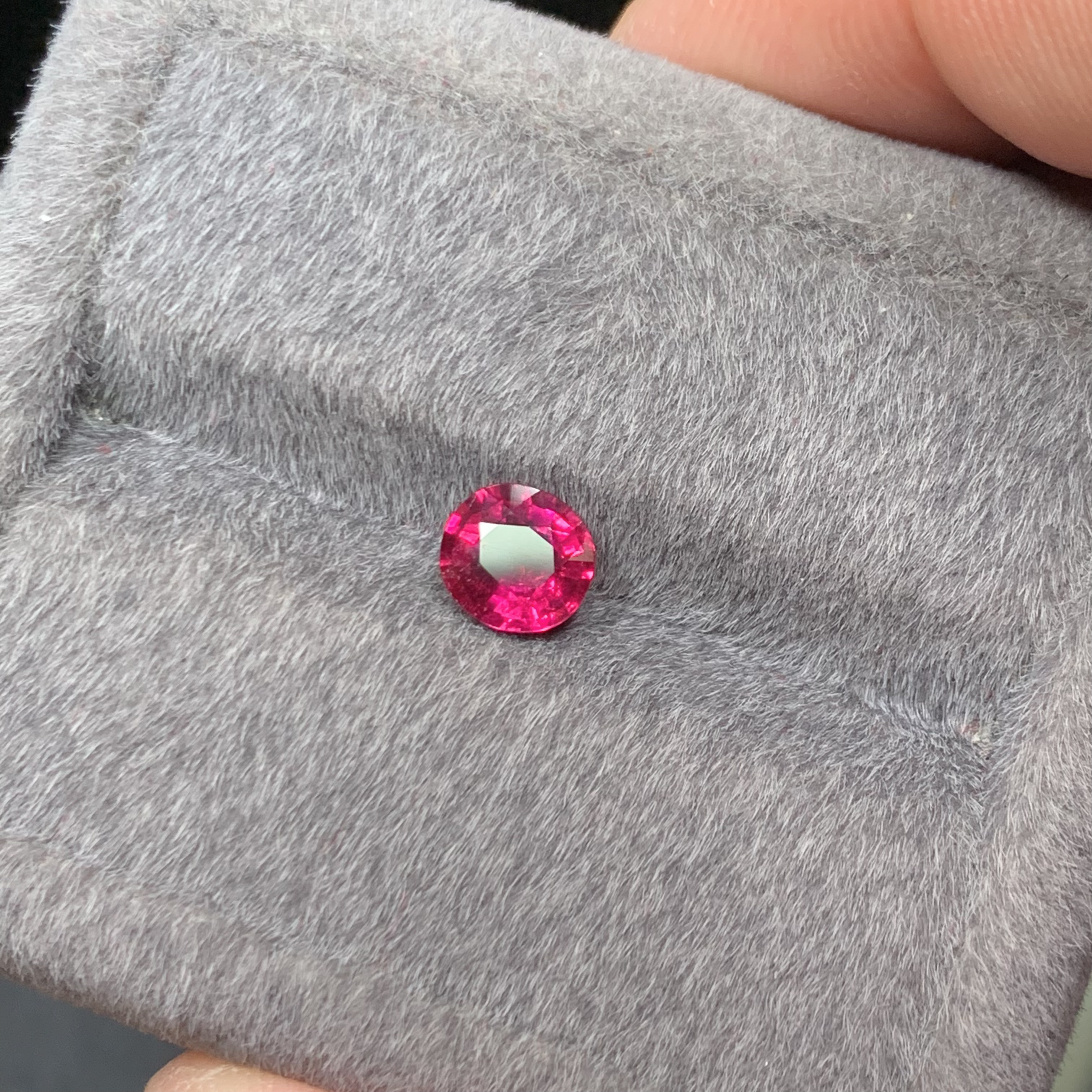 1.27克拉天然卢比来碧玺裸石颜色鲜艳靓丽火彩璀璨闪亮晶体干净