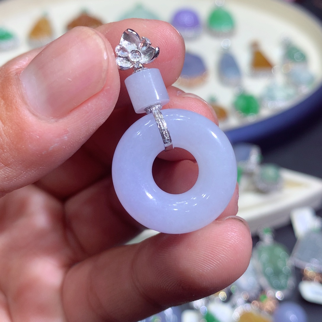 翡翠吊坠(赠链)18K金镶嵌