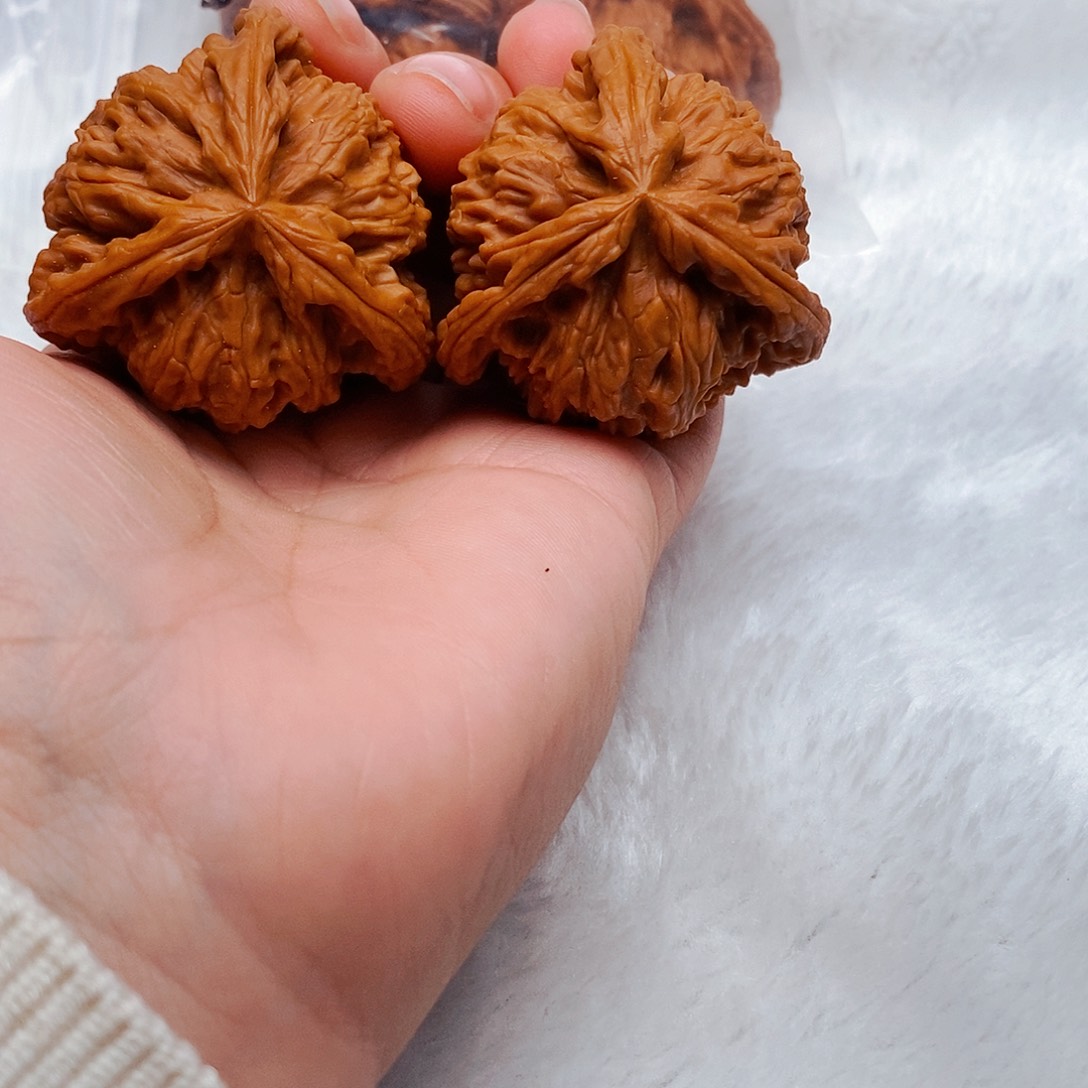 张***子文玩核桃吊坠三棱