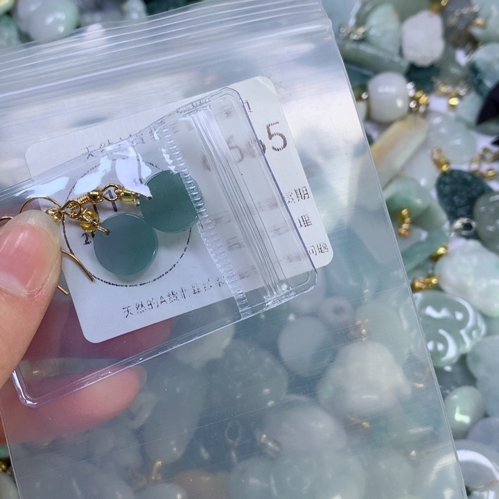 翡翠颈饰9K金镶嵌翡翠