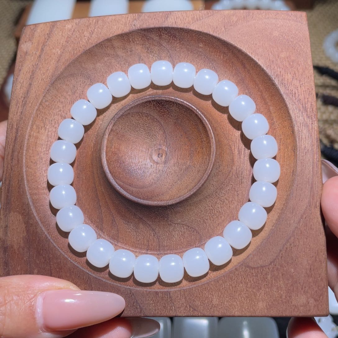 未镶嵌手链和田玉卡8