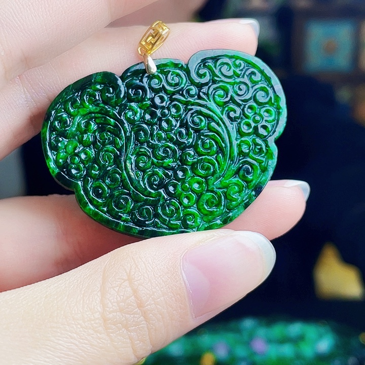 翡翠18K金镶嵌颈饰多样性