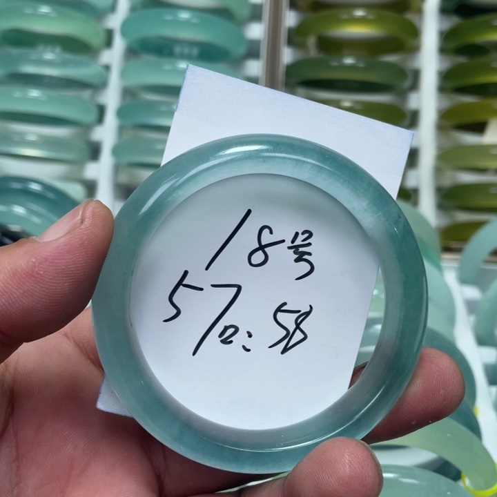 未镶嵌手镯石英质玉