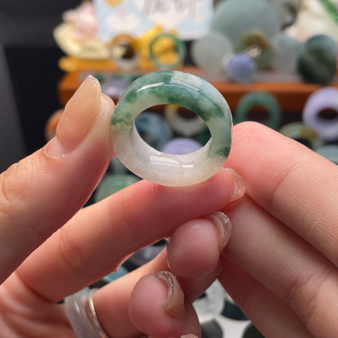 定制翡翠未镶嵌戒指