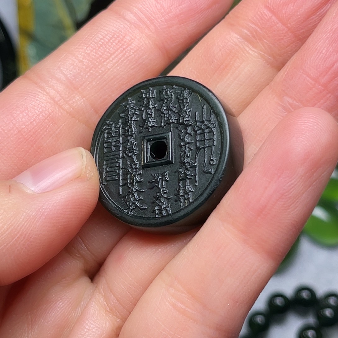 小***贵蛇纹石玉未镶嵌颈饰