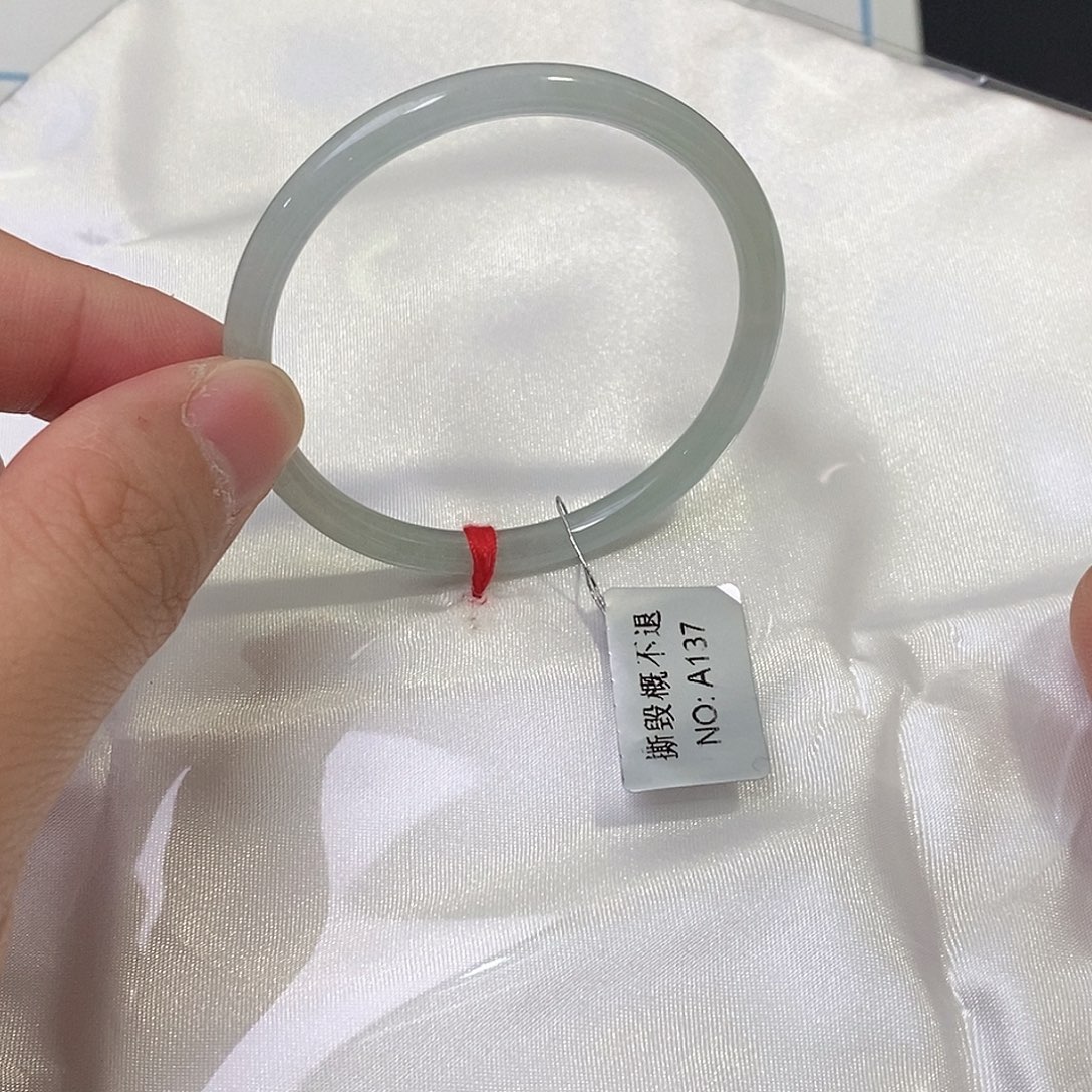 翡翠未镶嵌手镯（圆镯）