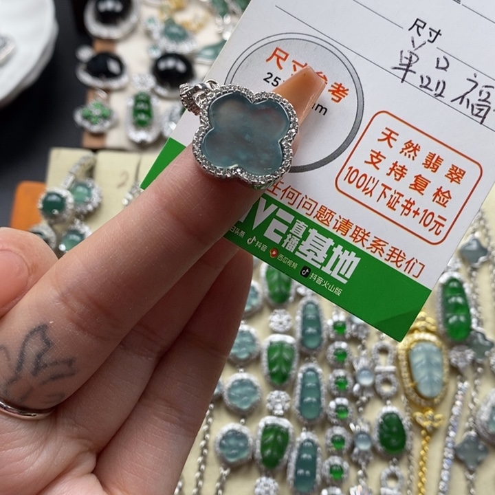 翡翠颈饰未镶嵌翡翠