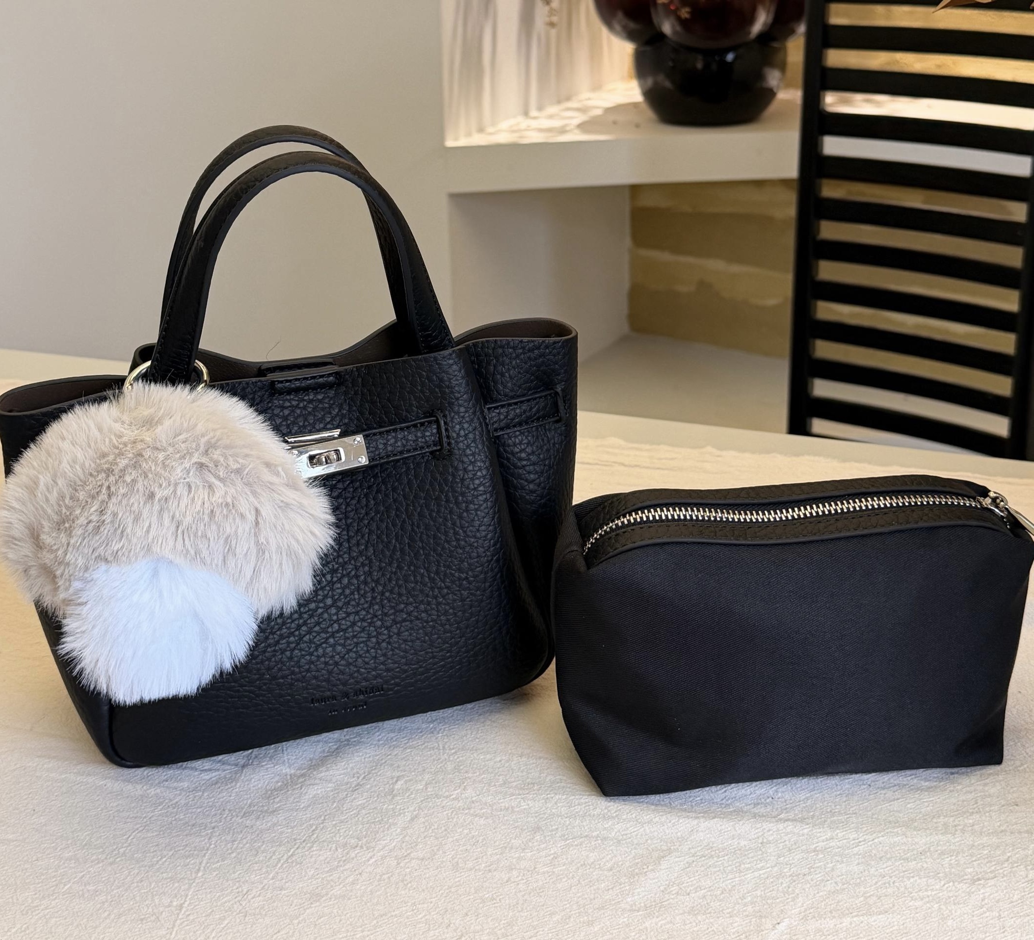 2025秋冬新款时尚百搭高级感磨砂皮菜篮子手提包通勤单肩斜挎包女