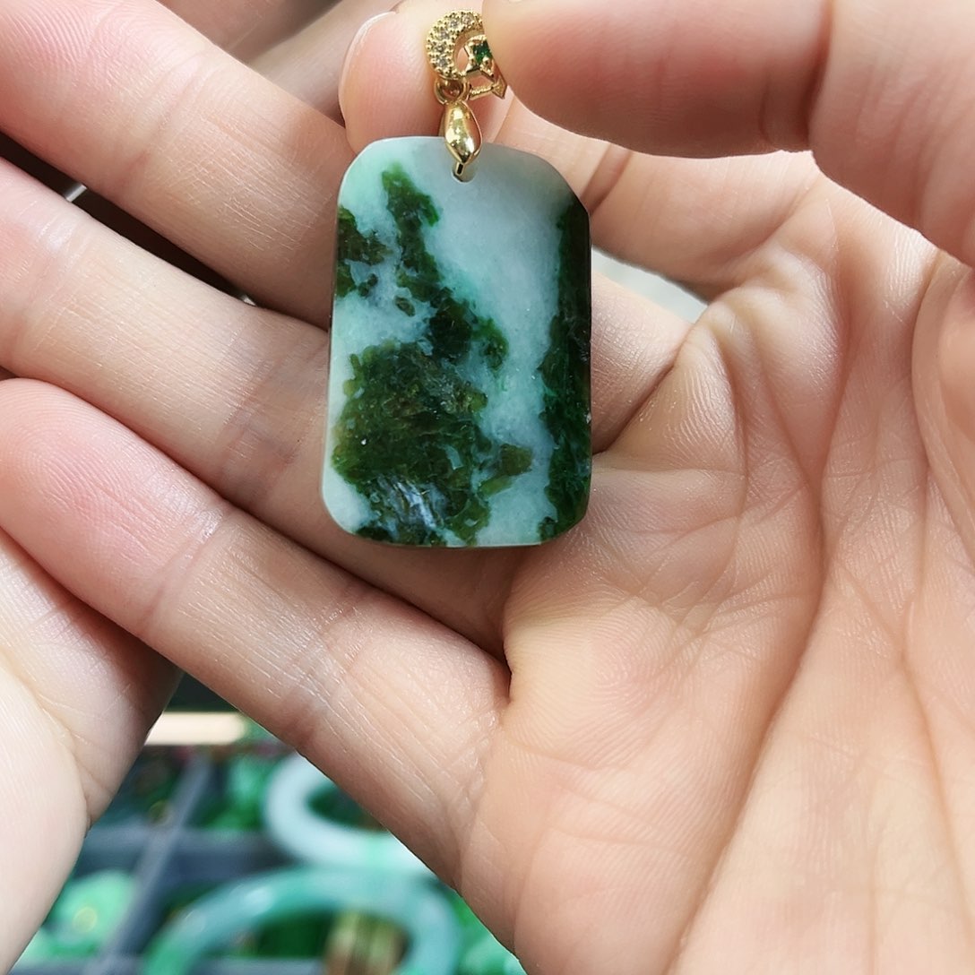 翡翠颈饰未镶嵌吊坠