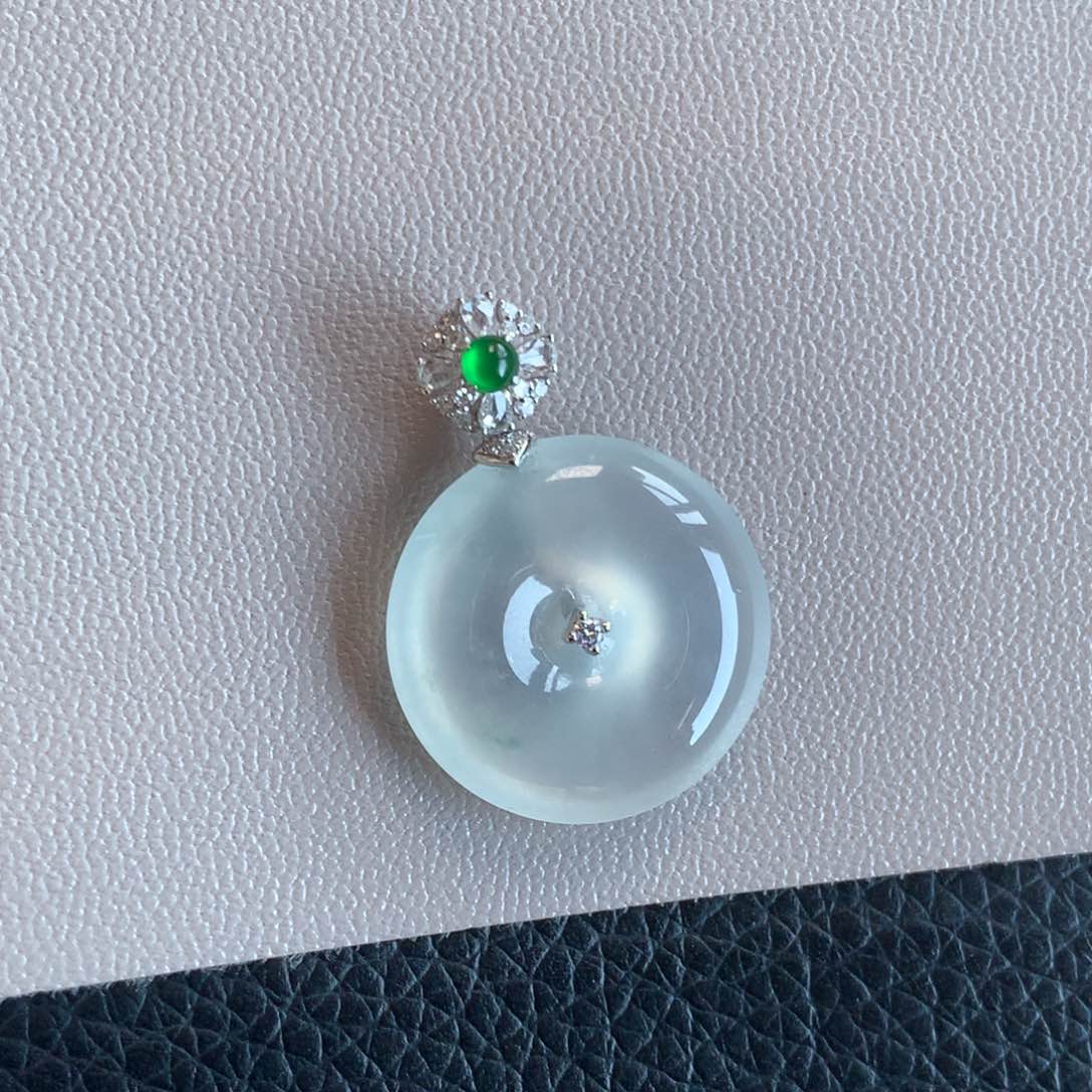 翡翠颈饰18K金镶嵌天然翡翠