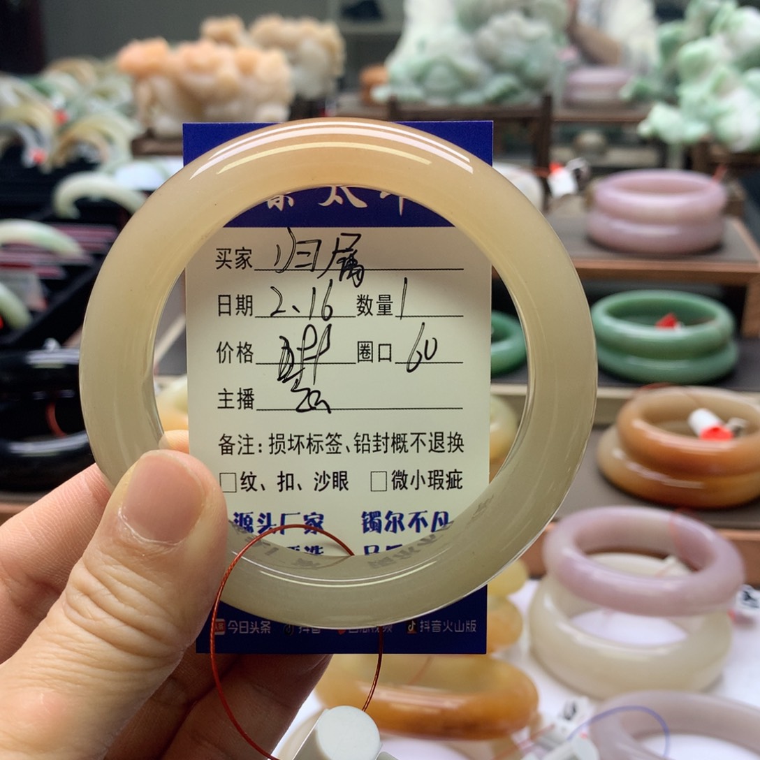 【闪购商品】石英质玉手镯未镶嵌归*