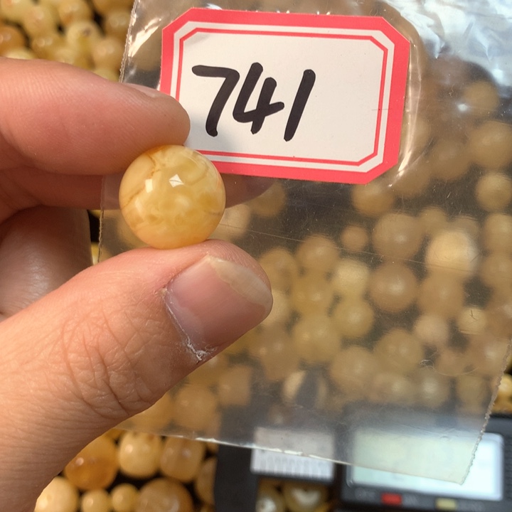 琥珀未镶嵌珠宝奇石瑕疵15.8