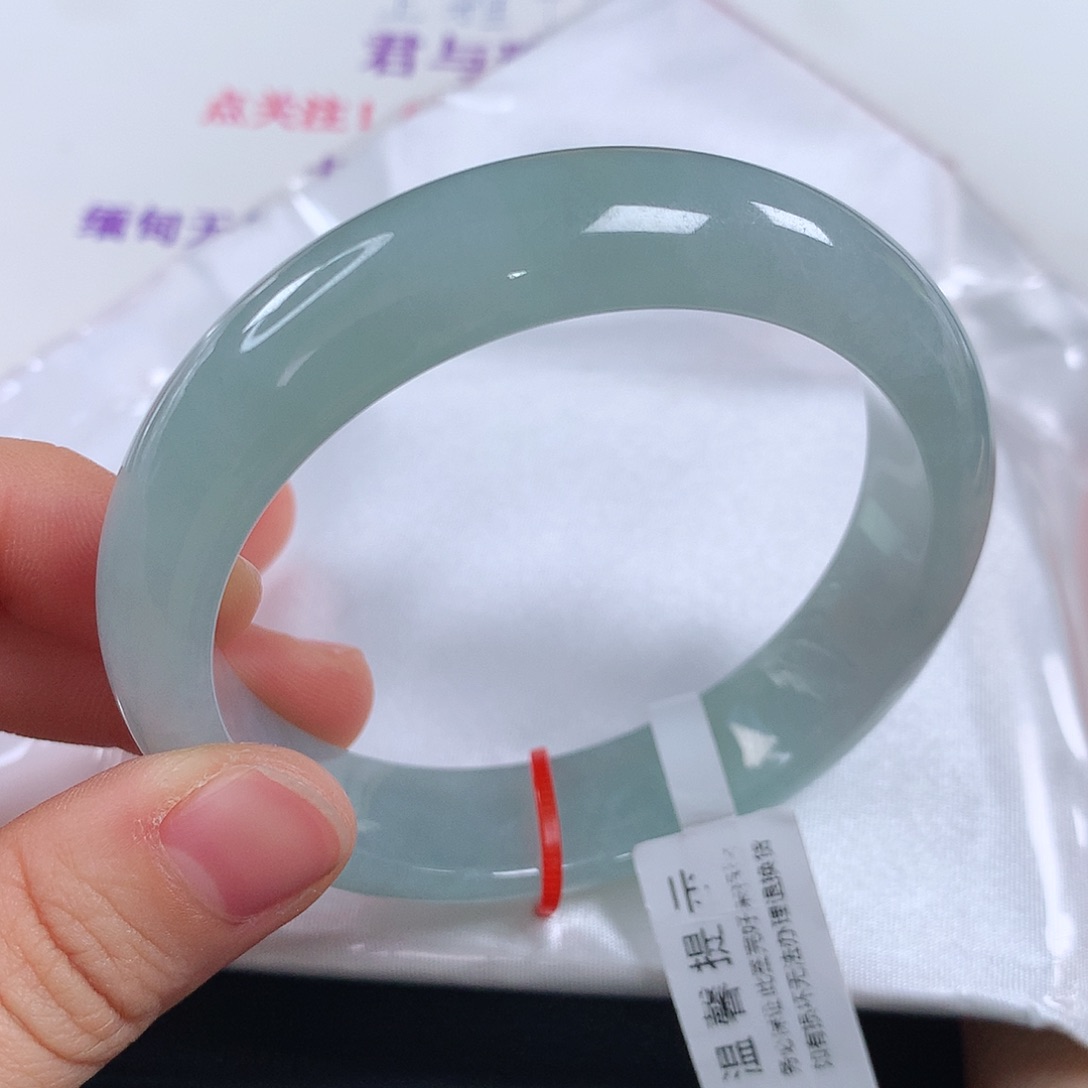 翡翠手镯未镶嵌?***?轮胎