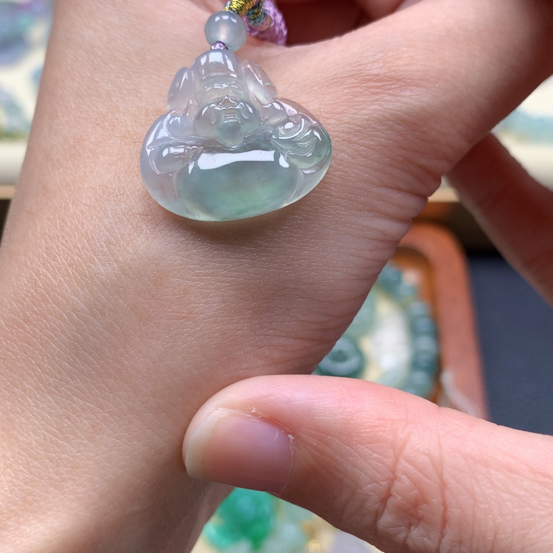 翡翠未镶嵌颈饰是