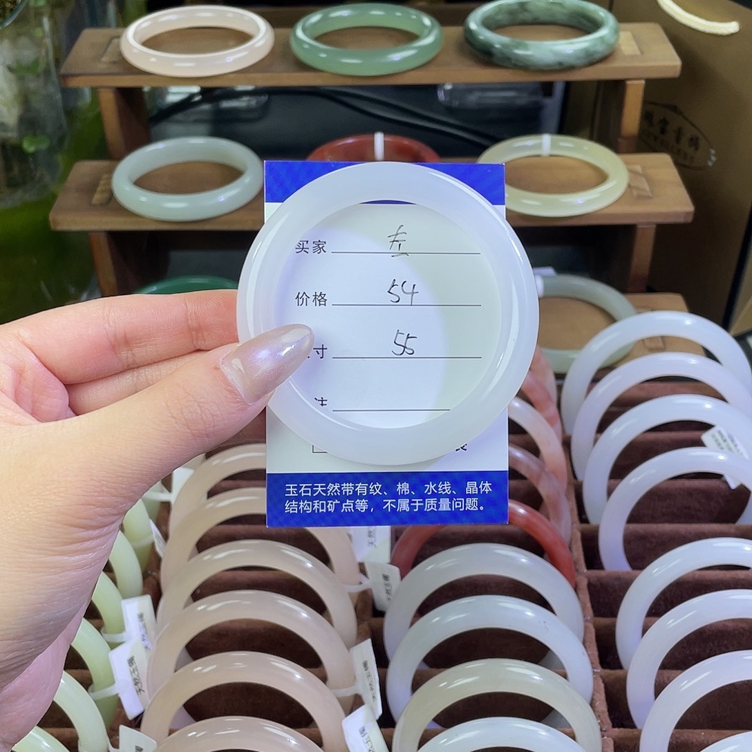 左***耳玛瑙/玉髓未镶嵌手镯