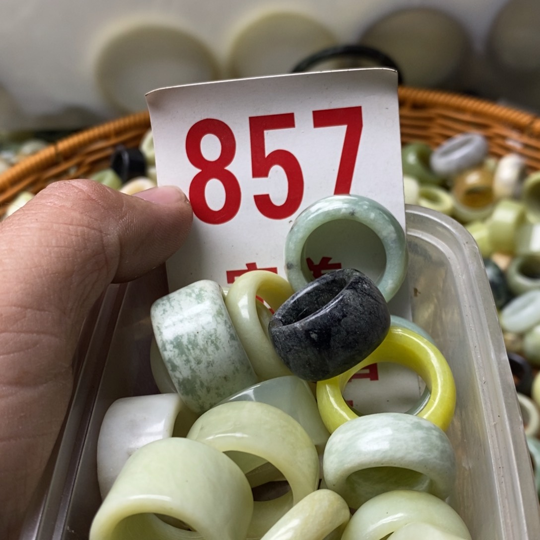 蛇纹石玉挂坠未镶嵌