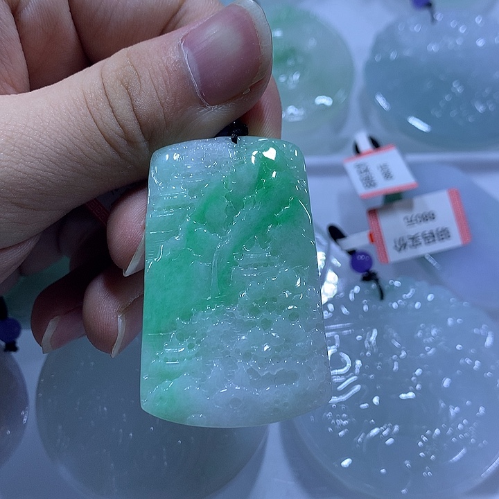 翡翠未镶嵌颈饰天然翡翠A货吊坠