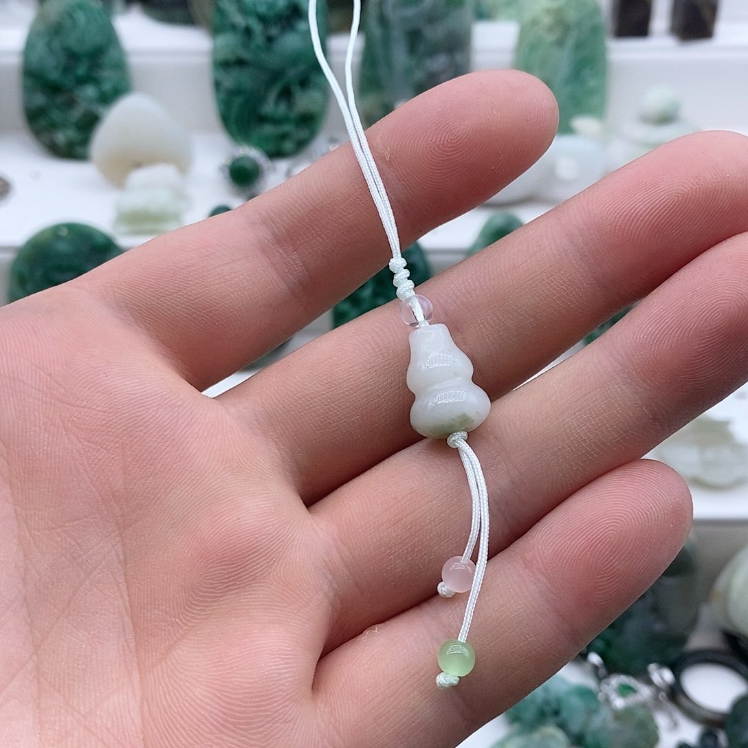 独山玉未镶嵌颈饰