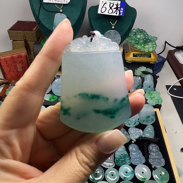 翡翠未镶嵌颈饰无事牌