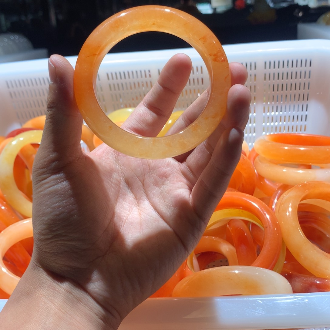 未镶嵌手镯石英质玉?**?