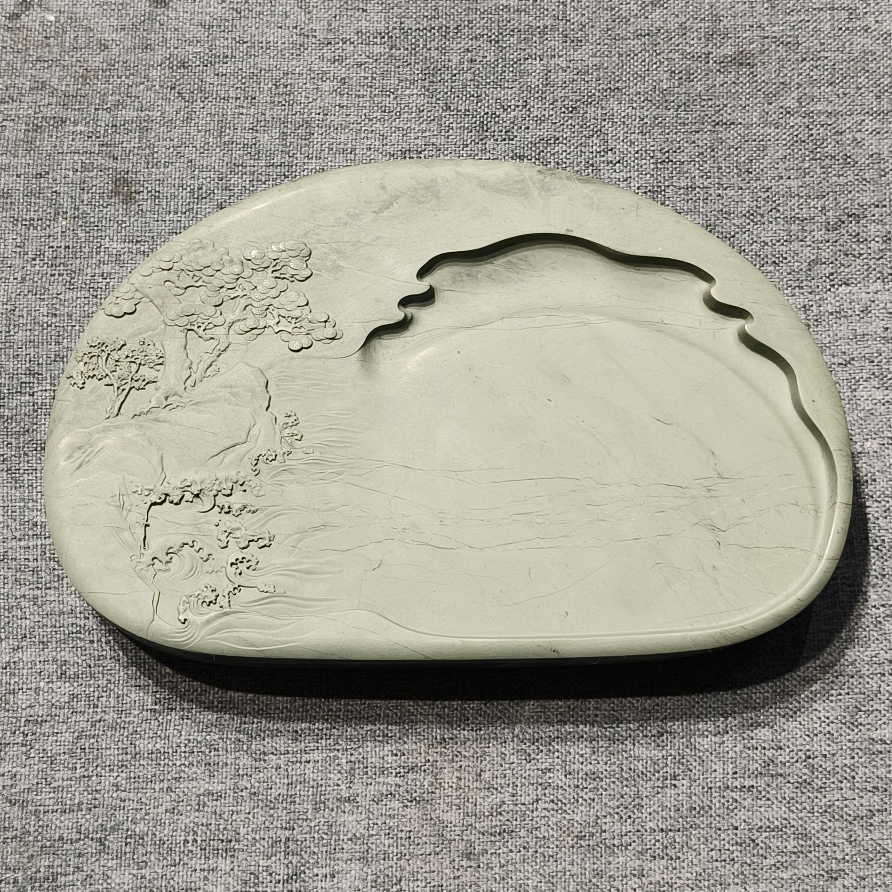 甘肃洮砚，水泉薄意山水砚，尺寸19.5*12.6*3厘米